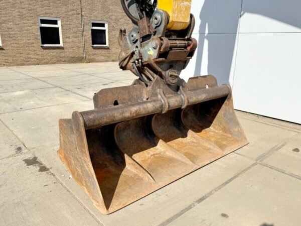 Liebherr R926 NLC excavator