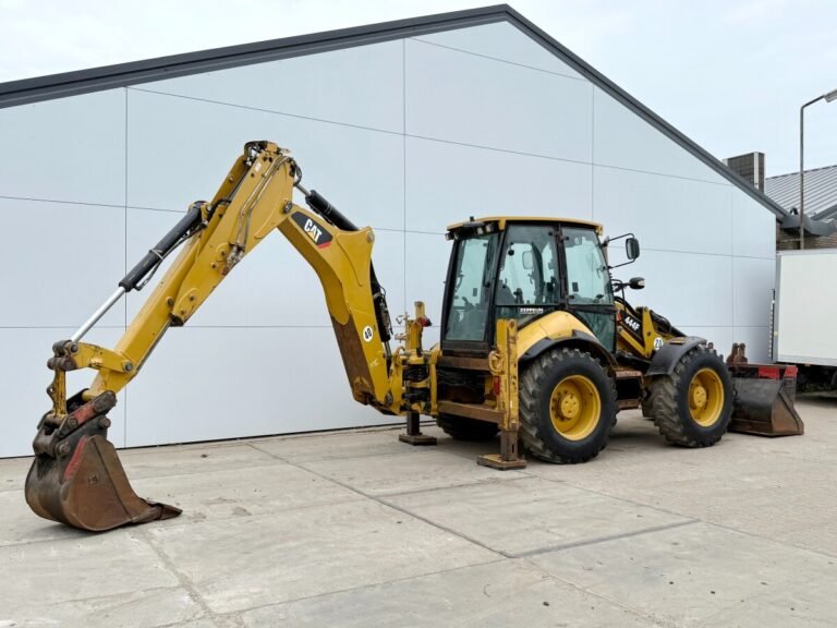Backhoe Loader Rental in Paris