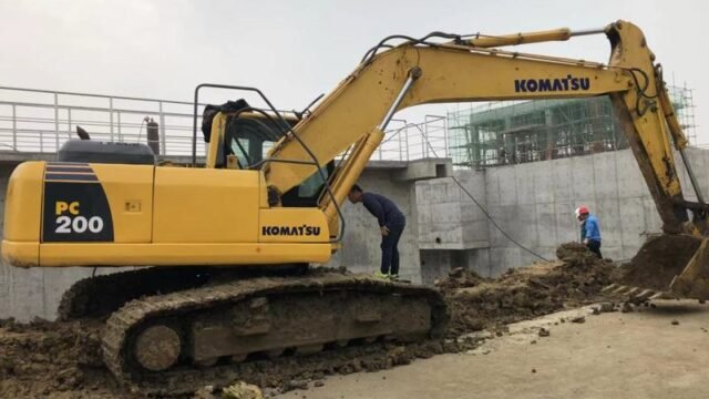 Komatsu PC200 Excavator for Sale in Dammam, Saudi Arabia | Heavy Construction Equipment