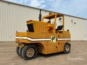 04416350-21b9-4919-8f38-4a0d590dcc47-medrb.jpg WRT SP7 7 Wheel Wobbly Pneumatic Roller