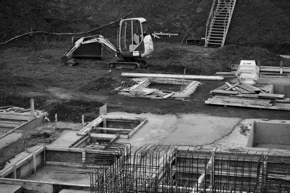 Exporting Heavy Machinery to the GCC: A Practical Guide 1 excavator construction site for sale — inspected heavy equipment