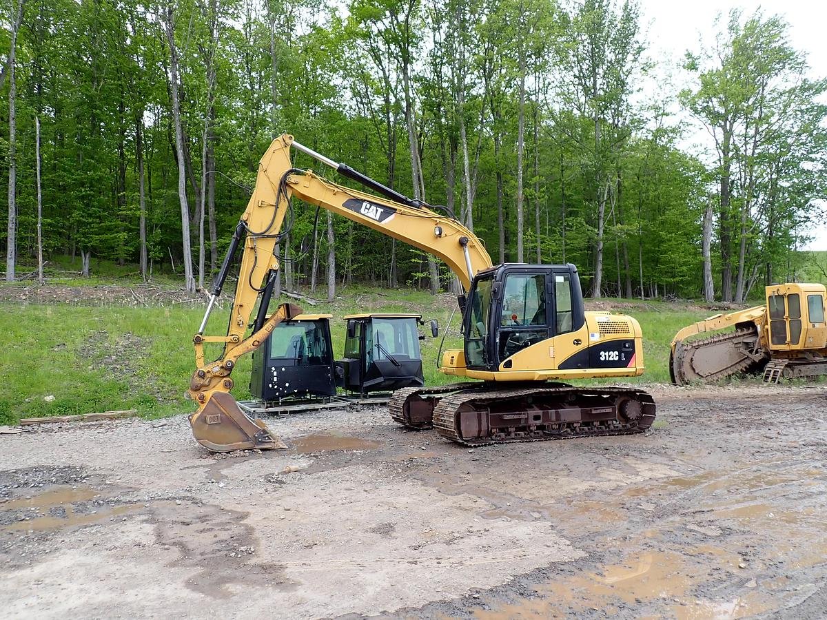 Hyundai R220 Parts for Sale — image 1